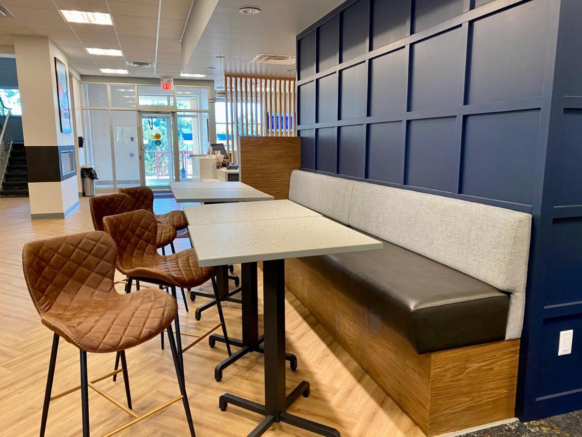 Howard Johnson By Wyndham Winnipeg West Eksteriør bilde