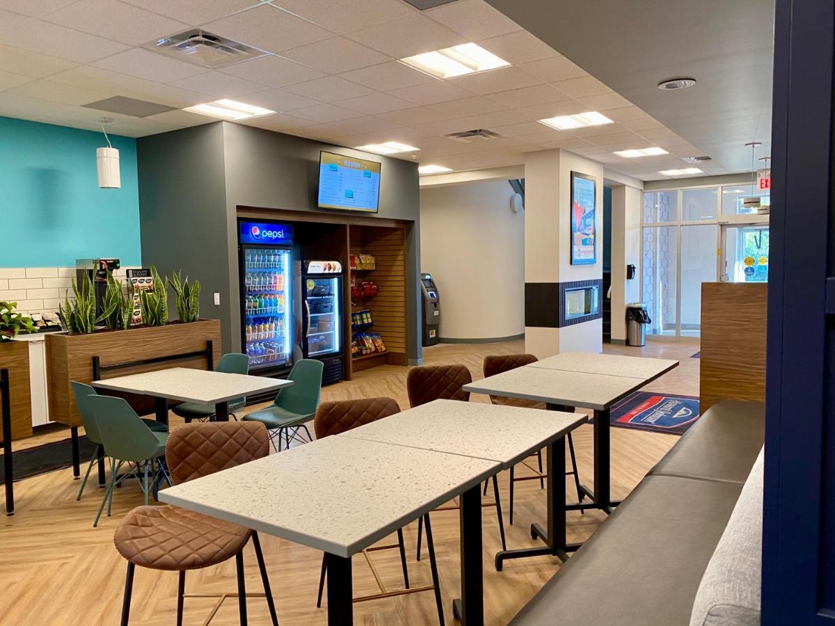 Howard Johnson By Wyndham Winnipeg West Eksteriør bilde