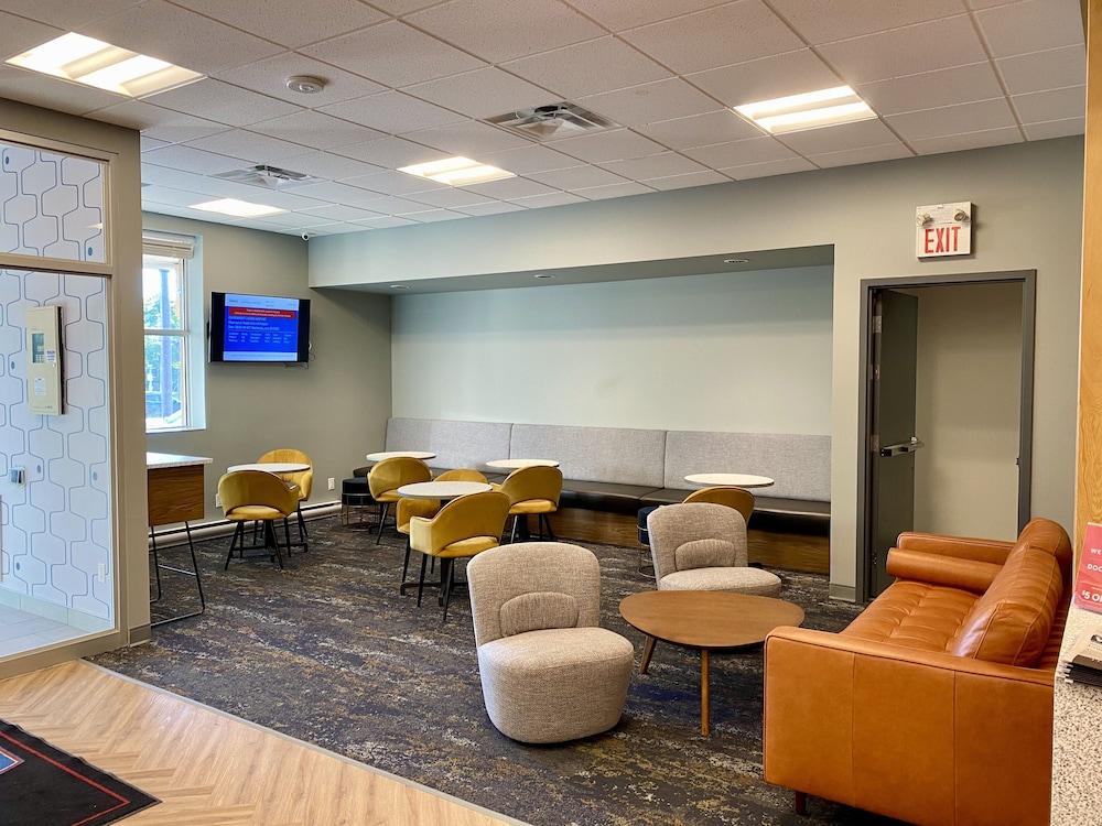 Howard Johnson By Wyndham Winnipeg West Eksteriør bilde