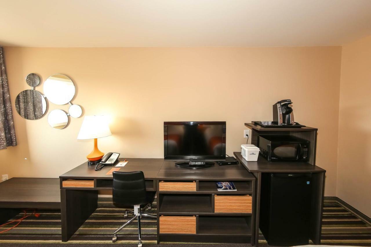Howard Johnson By Wyndham Winnipeg West Eksteriør bilde