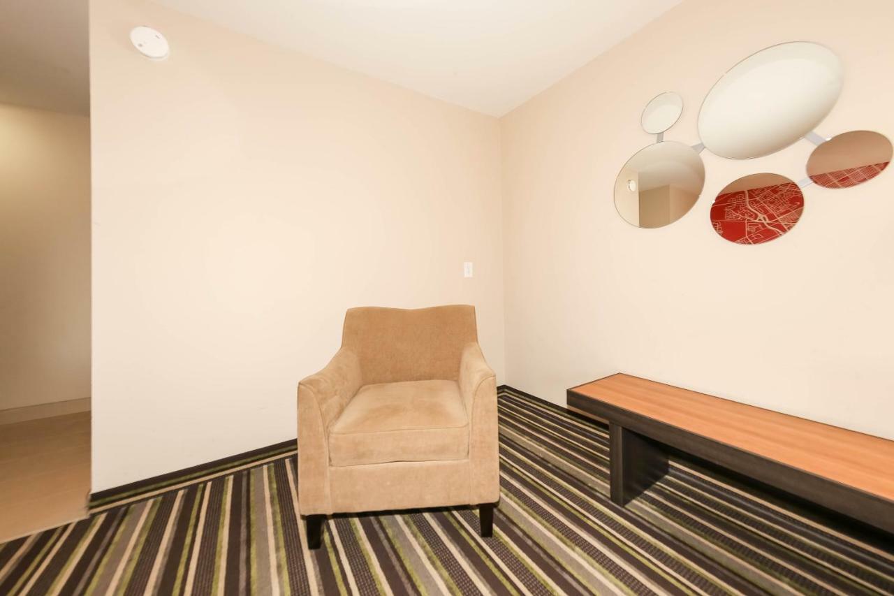 Howard Johnson By Wyndham Winnipeg West Eksteriør bilde
