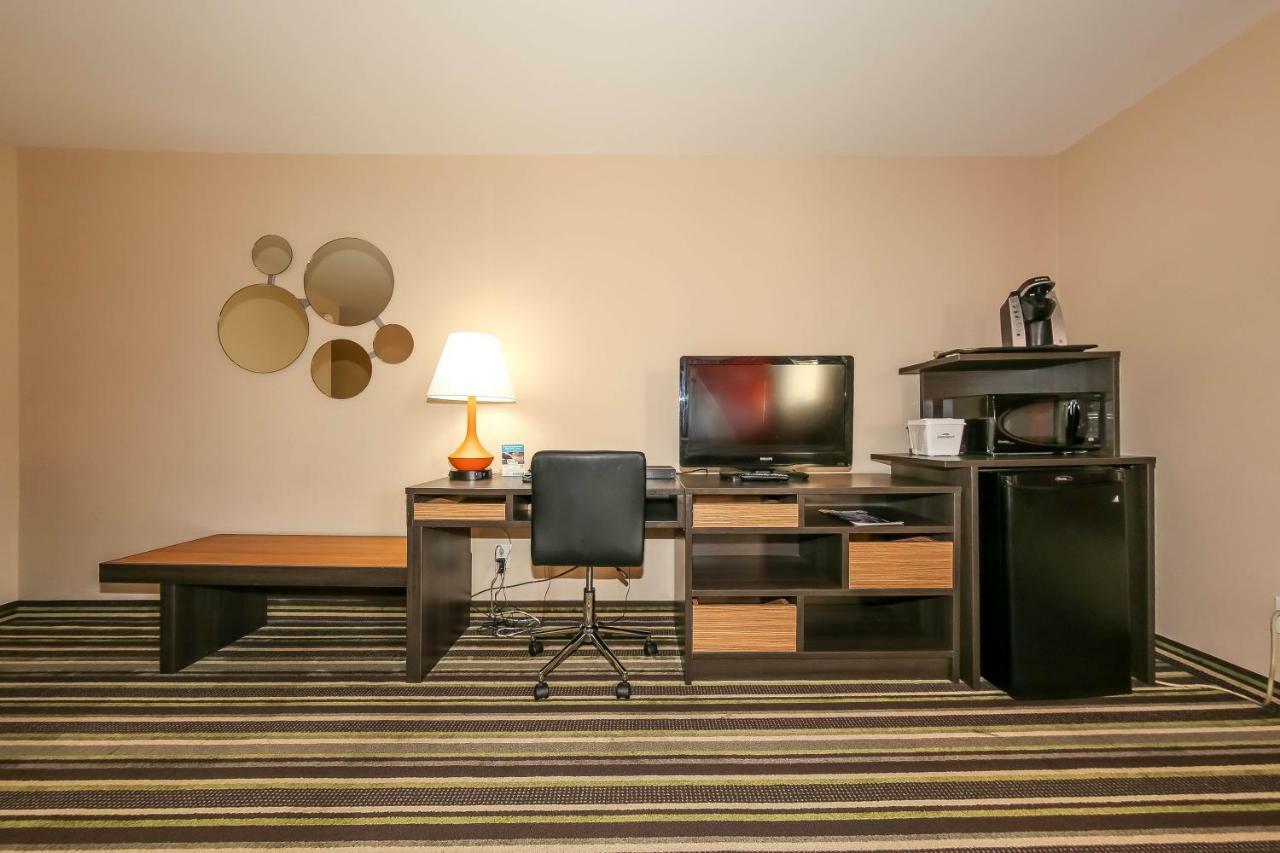 Howard Johnson By Wyndham Winnipeg West Eksteriør bilde